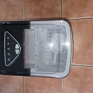 Black and Silver Ice Maker
